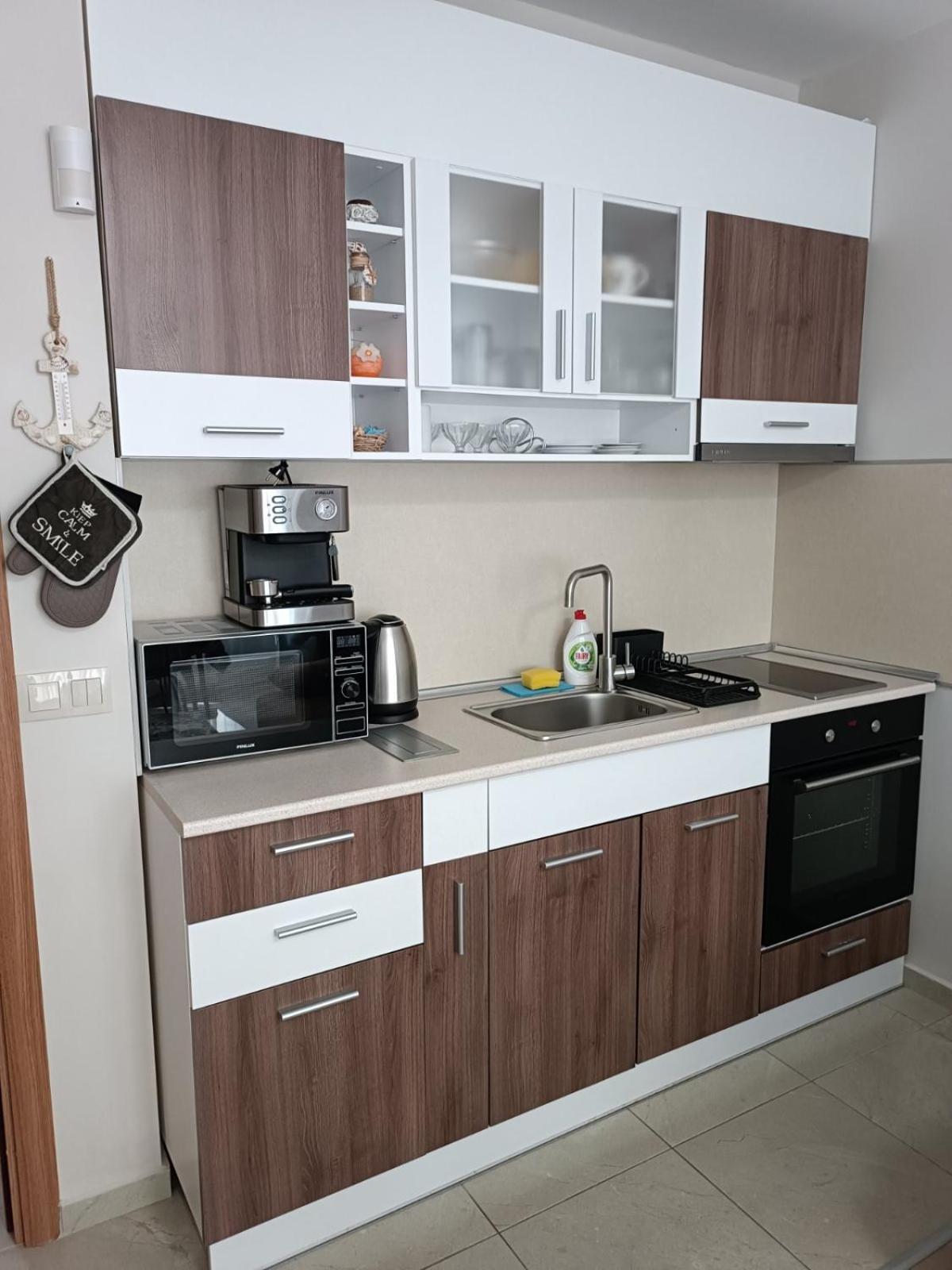 Megi Luxury Apartments Pomorie Exteriör bild