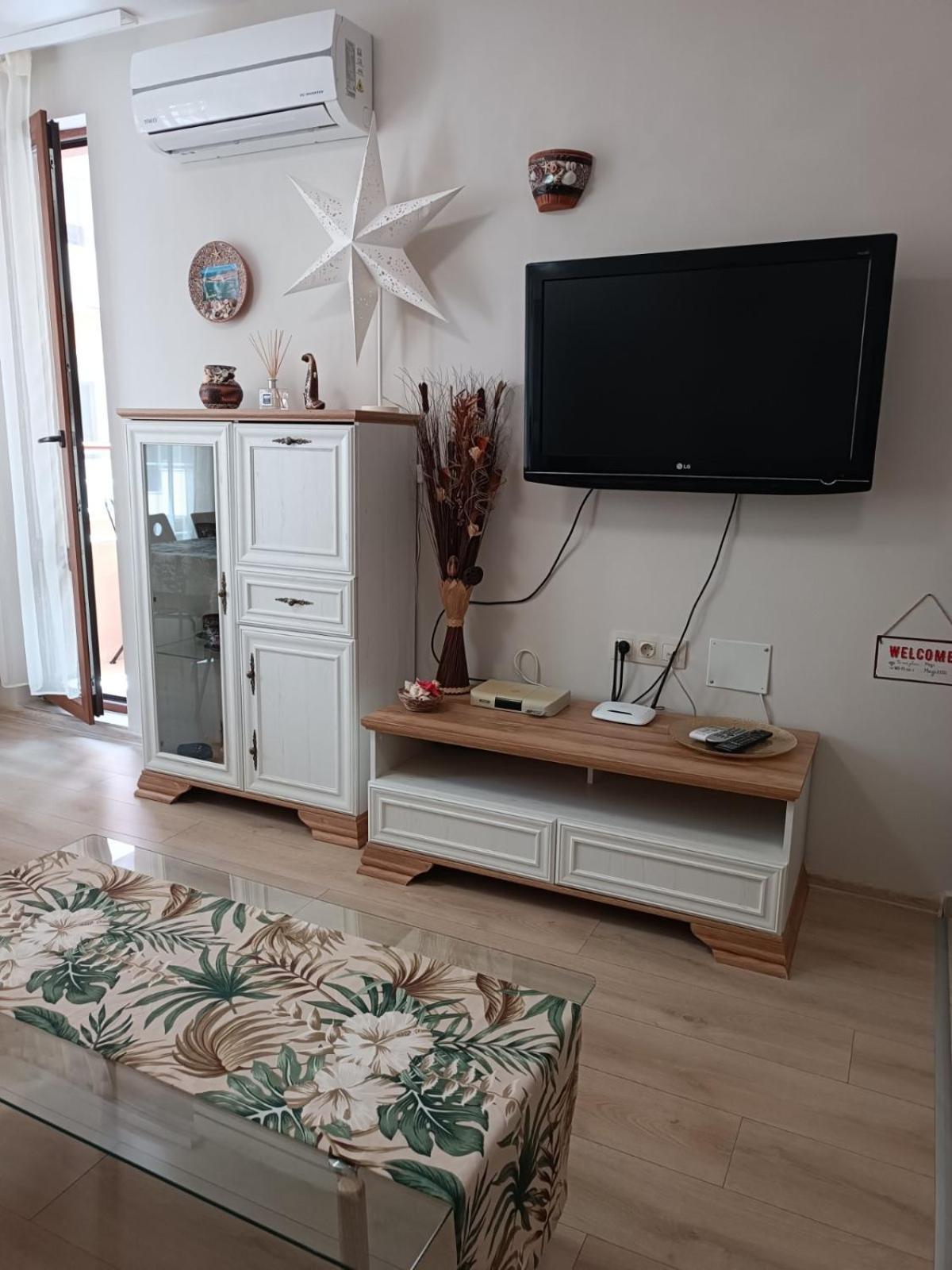 Megi Luxury Apartments Pomorie Exteriör bild